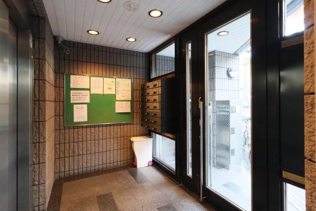 24/25 エントランス