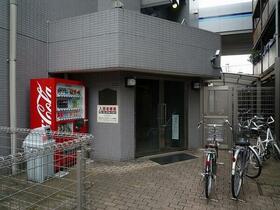 16/20 エントランス