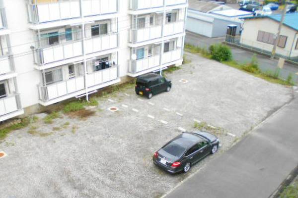 16/16 駐車場