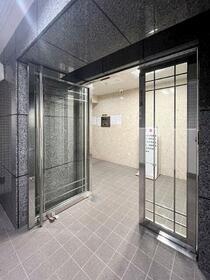 16/16 エントランス