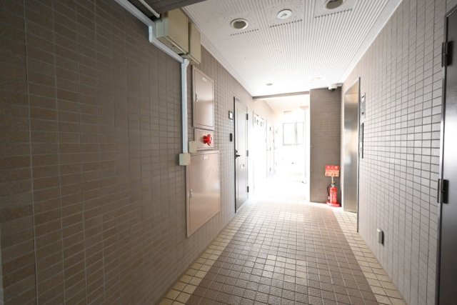 23/25 エントランス