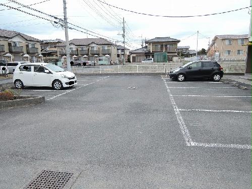 2/3 駐車場