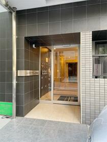 16/23 エントランス