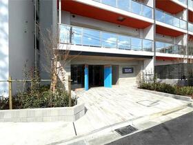 16/16 エントランス