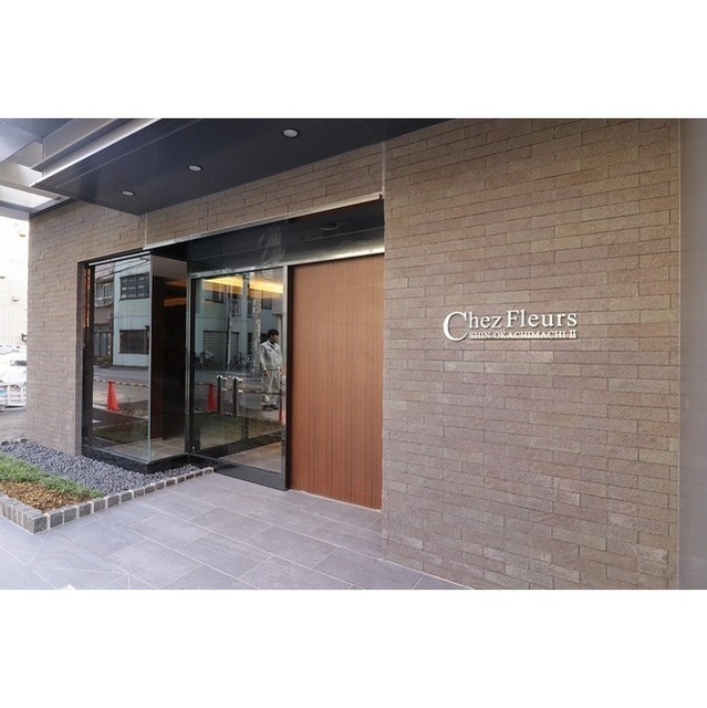 18/23 エントランス