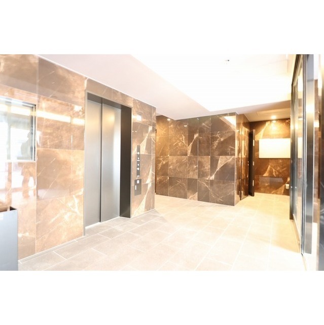 19/23 エントランス