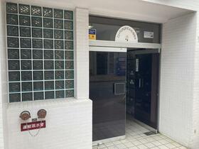 16/16 エントランス