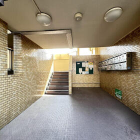 16/16 エントランス