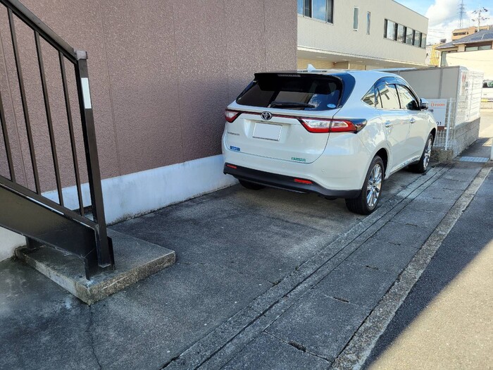 20/20 駐車場
