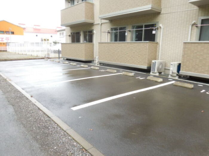 16/18 駐車場