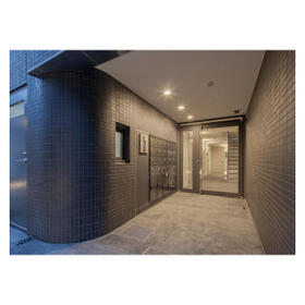 16/16 エントランス