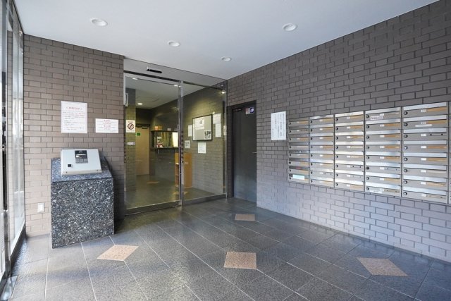 26/29 エントランス