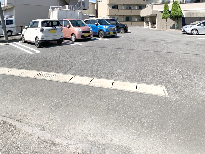 18/23 駐車場