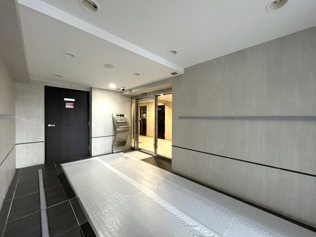 21/22 エントランス