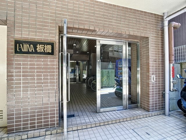 25/27 エントランス