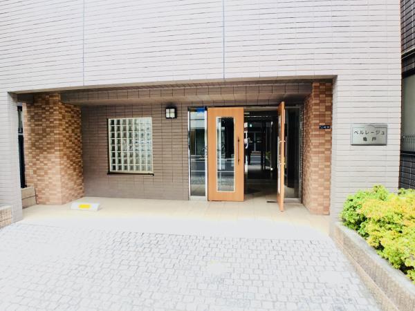 18/23 エントランス