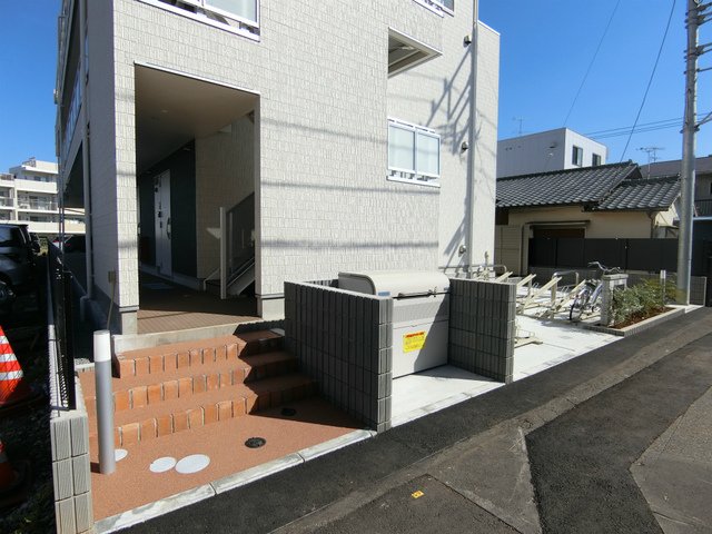 18/21 エントランス