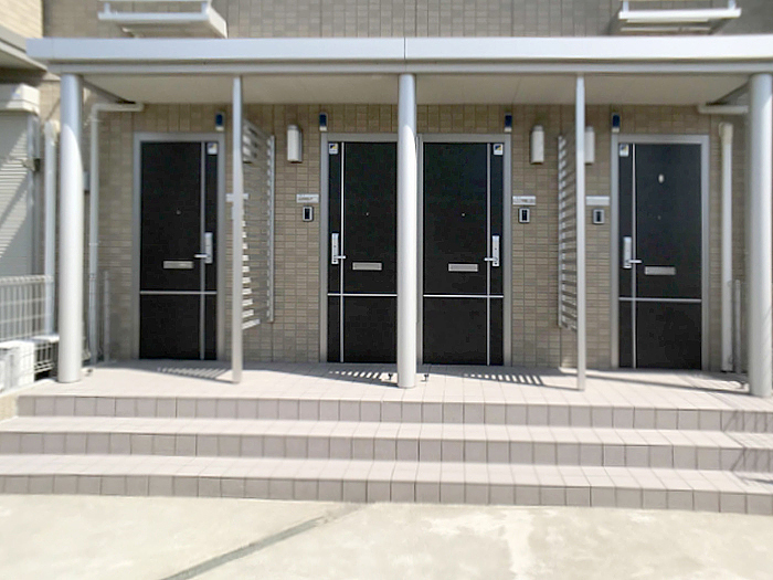 18/27 エントランス