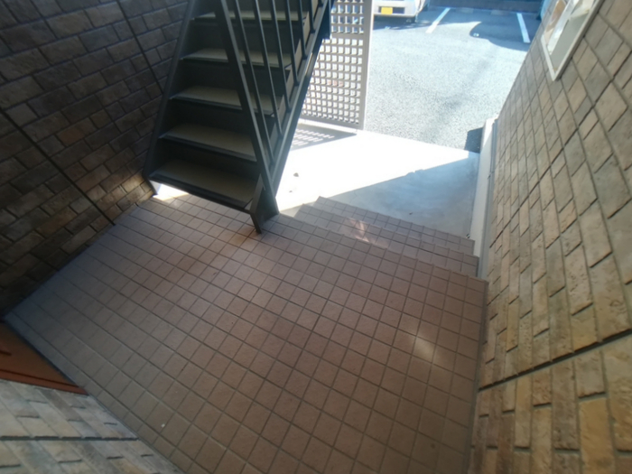 15/23 エントランス