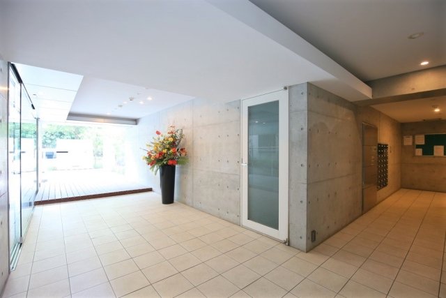 22/23 エントランス