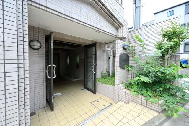 20/30 エントランス