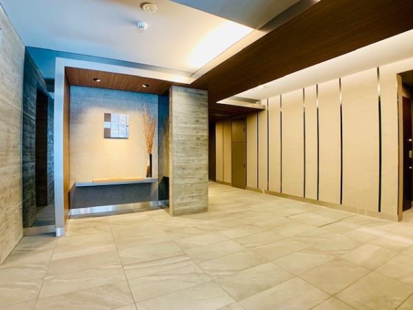 27/30 エントランス