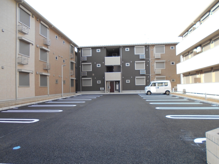 19/28 駐車場