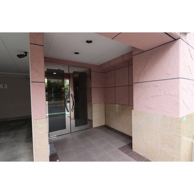 22/27 エントランス