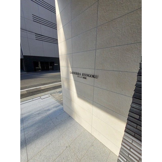 16/20 エントランス