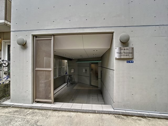 21/26 エントランス