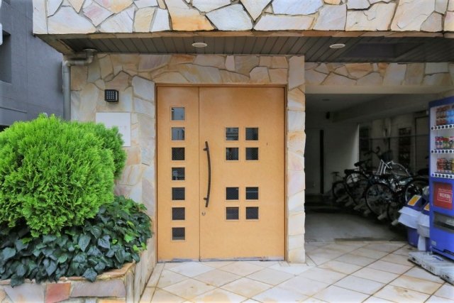 18/22 エントランス