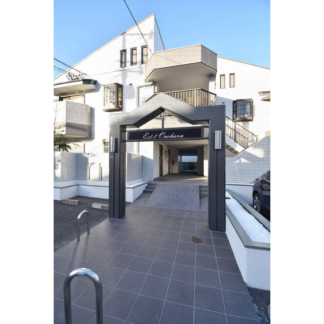 24/30 エントランス