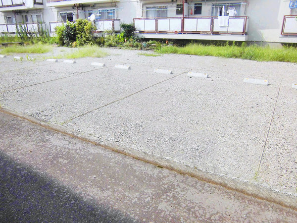16/17 駐車場