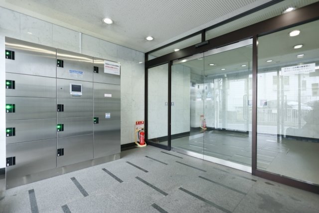 24/30 エントランス