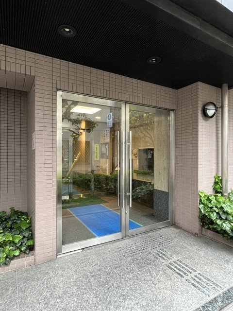 21/30 エントランス