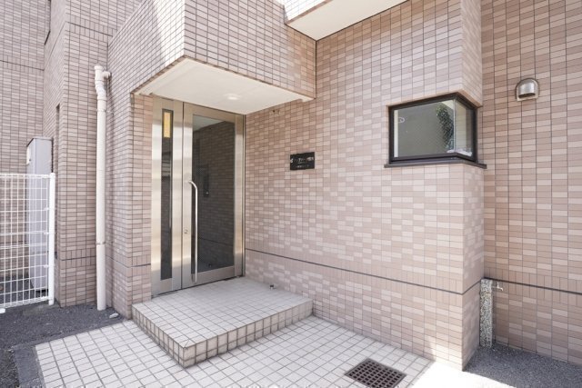 13/16 エントランス