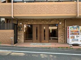 16/16 エントランス