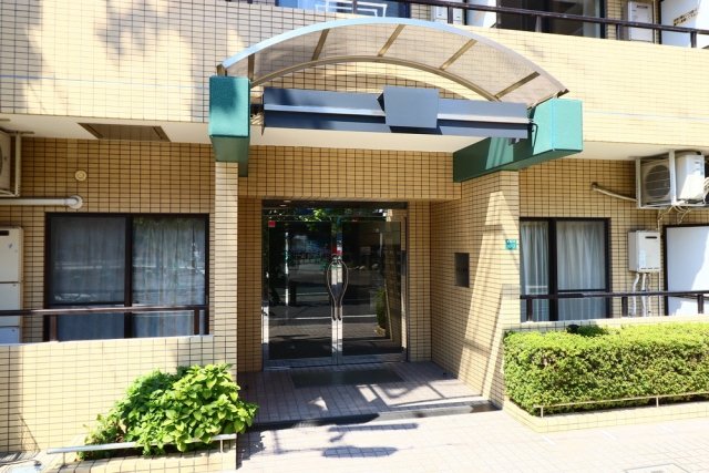 19/25 エントランス