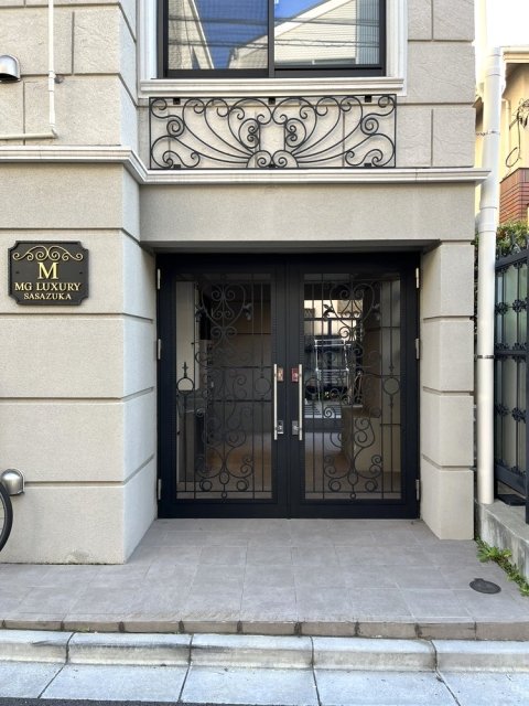 23/26 エントランス