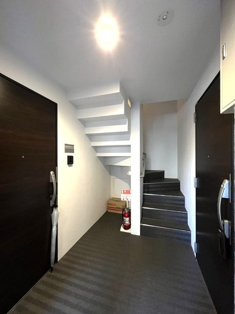 25/26 エントランス