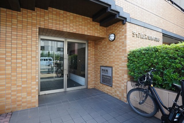 24/30 エントランス