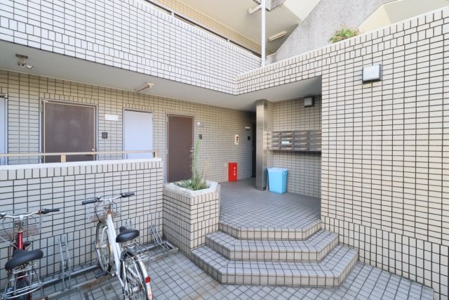 21/22 エントランス