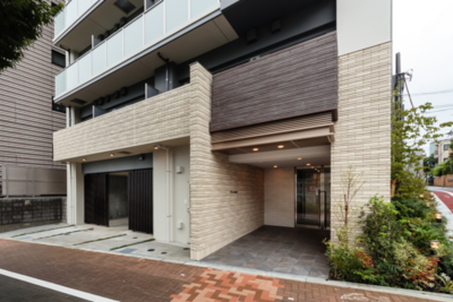 16/17 エントランス