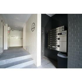 16/16 エントランス