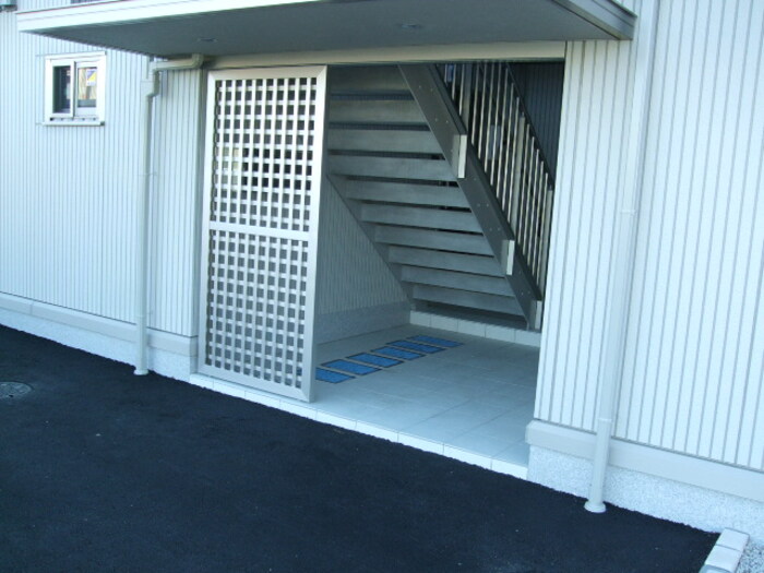 16/17 エントランス