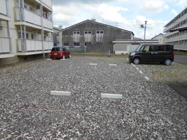 16/16 駐車場