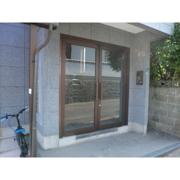 2/2 エントランス