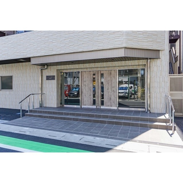 16/16 エントランス