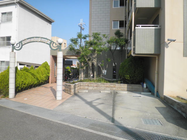 21/23 エントランス