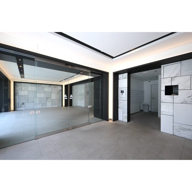 19/27 エントランス